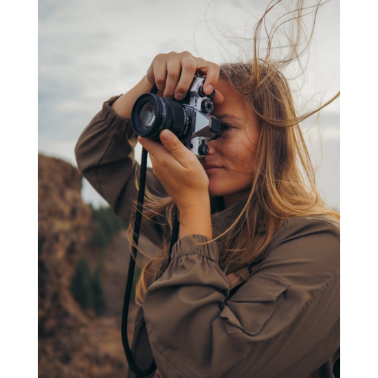 Olympus OM-5 II body silver, BLS-50 Battery, Eyecup, USB Connection Cable, Shoulder Strap