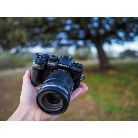 Olympus M.Zuiko Digital ED 40-150mm F4.0 PRO incl. Lens hood & Wrapping cloth